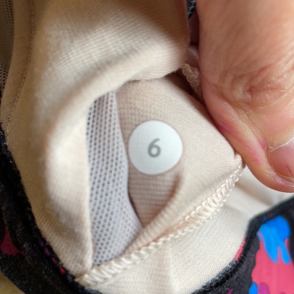 Lululemon sport bra size 6 - Picture 7 of 7